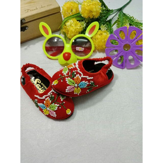 Đôi hài thêu quai hậu cho bé