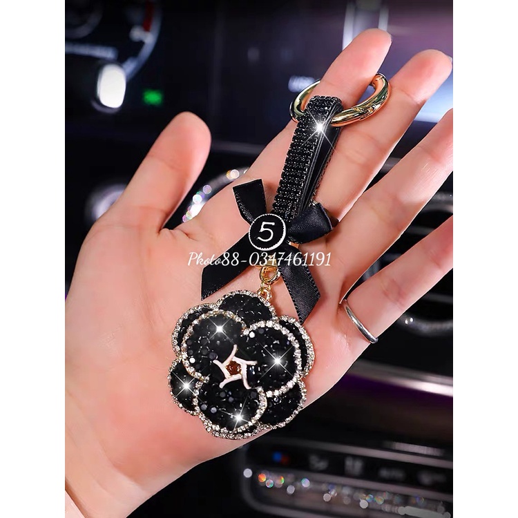 Móc khóa xe ô tô bông hoa trà đính đá Cao Cấp cực sang chảnh