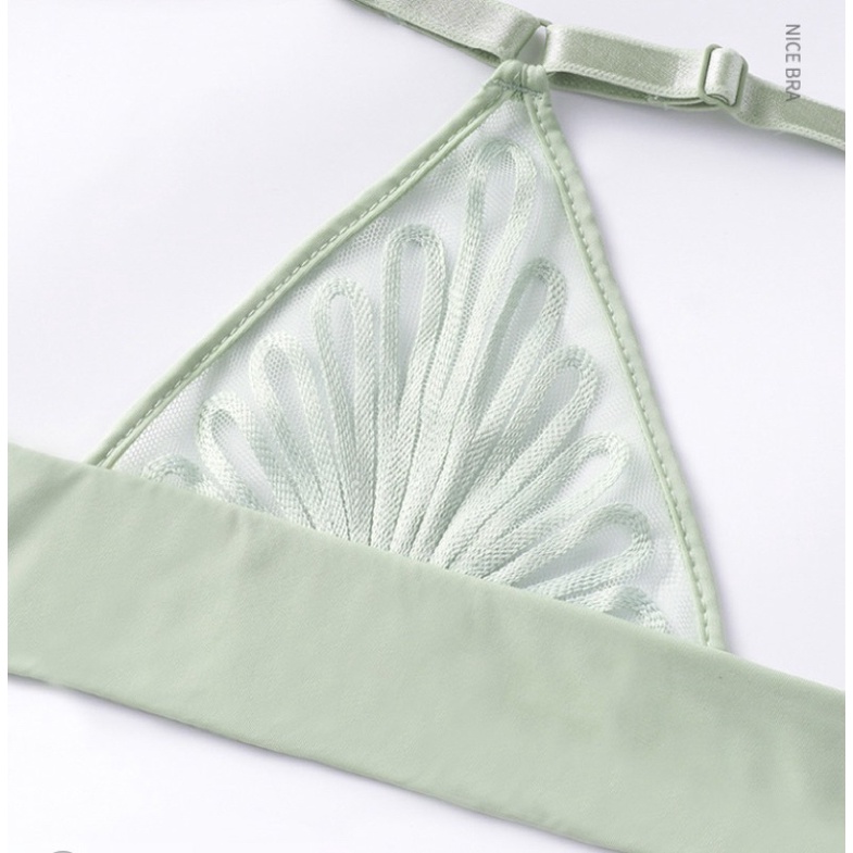 Áo ngực cài trước không gọng mút mỏng màu trơn phối ren dây chéo thoải mái CT13