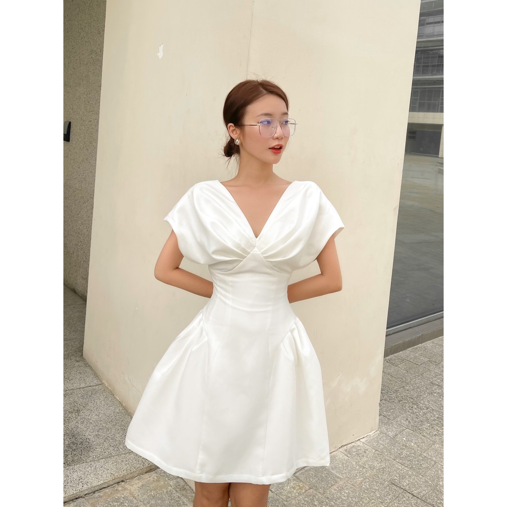 RECHIC Đầm Cardina màu trắng cổ V dáng ngắn trẻ trung xinh xắn trẻ trung thanh lịch công sỏ dạo phố