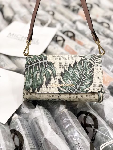 MICHAEL KORS DẠNG NẮP LÁ