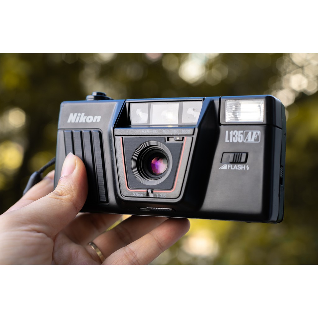 Máy ảnh film vintage Nikon L135 AF tặng kèm bao da và dây đeo