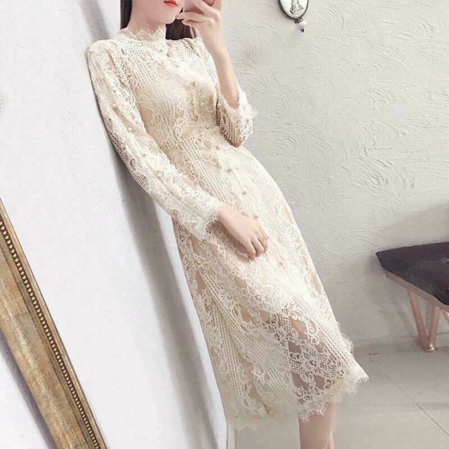 Váy ren đính cúc dáng dài