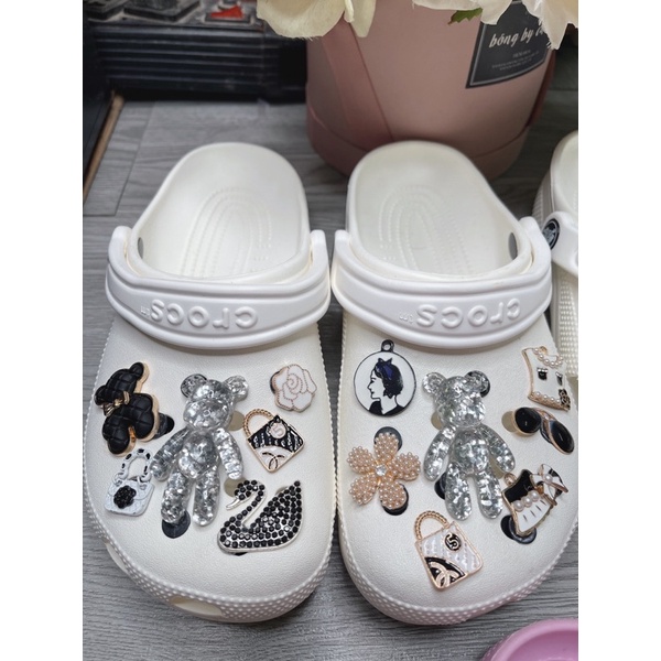 Dép crocs xuất xịn fullcharm TÊN!Khách mua ghi chú  TRAI hay GÁI để shop mix