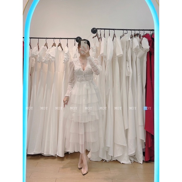Váy dài lưới tầng vổ V tay dài lưới nút đính hoa- Váy cưới, đầm cưới thiết kế đi bàn, chụp ảnh đơn giản, sang trọng-207