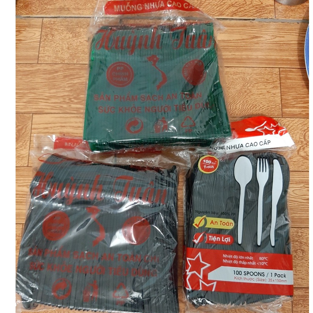 Muỗng nhựa đen, xanh - 1 bịch 100 cái
