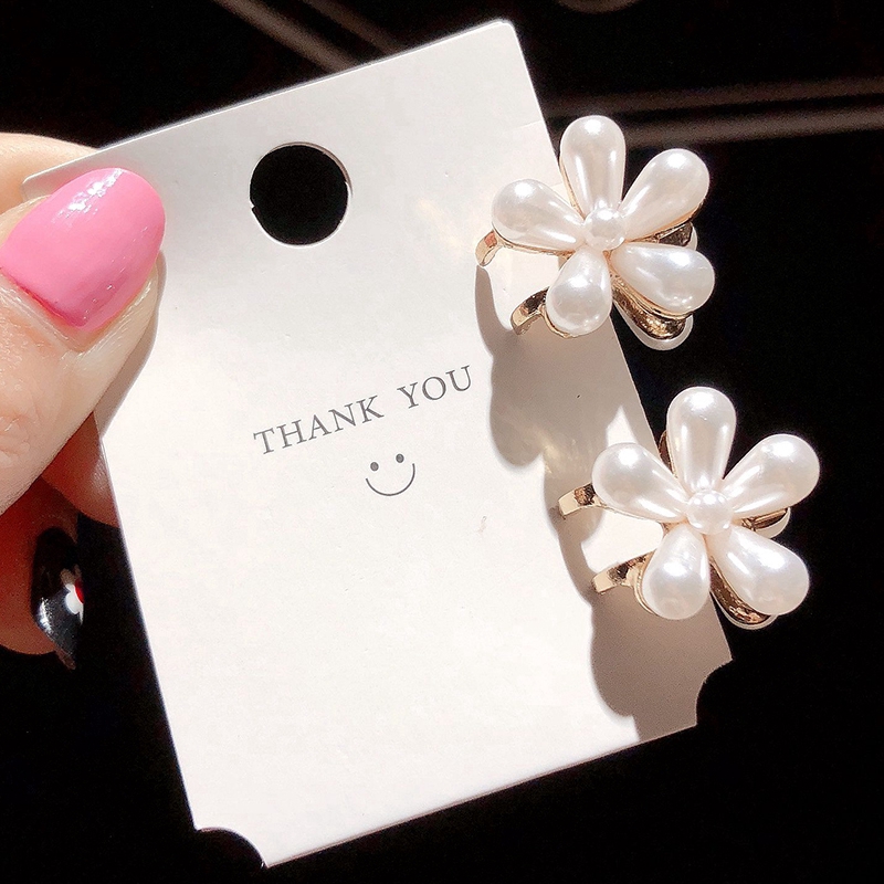 Kẹp tóc hình hoa cúc đính ngọc trai giả thời trang 2020 cho nữ