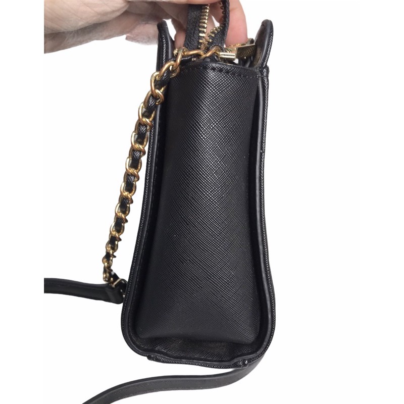 💚 👜  Túi đeo chéo màu đen hiệu Charles and Keith - độ mới cao