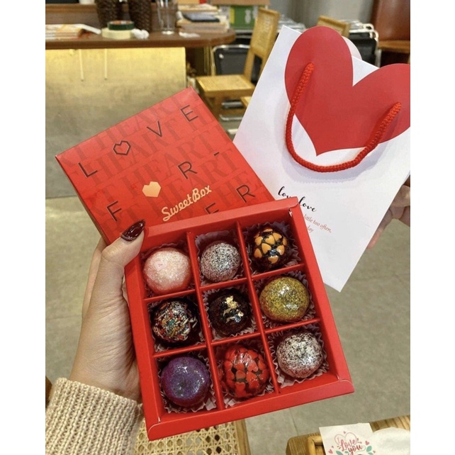 Hộp đựng socola LOVE FOREVER đỏ ( KHÔNG KÈM TÚI )