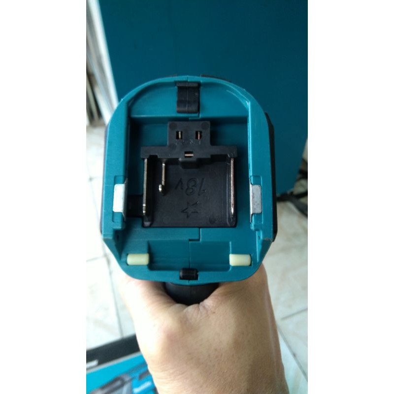 Máy khoan bê tông dùng pin Makita 18V DHR202Z