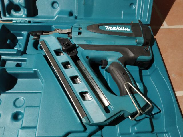 Súng bắn đinh makita GN900