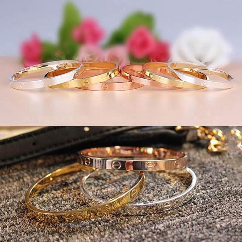 Vòng tay nữ mạ titan đính đá pha lê khắc họa tiết thiết kế đơn giản thời trang | BigBuy360 - bigbuy360.vn