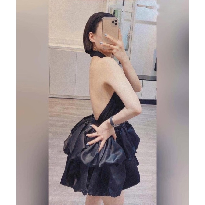 Đầm xoè bí tầng cổ yếm hở lưng