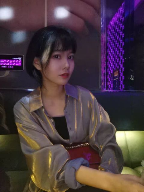 😍 Áo sơ mi nữ satin phi bóng phản quang màu ghi xám ánh nhũ vàng sang chảnh | BigBuy360 - bigbuy360.vn