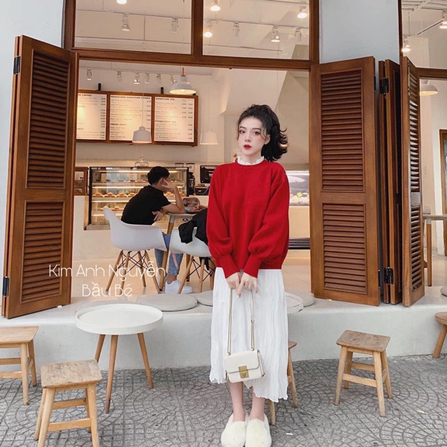 Áo đỏ cổ bèo trắng