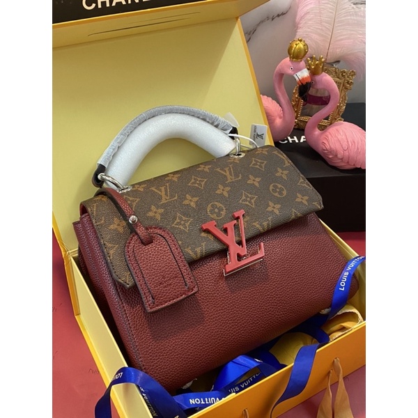 Túi xách công sở khoá chữ Lv