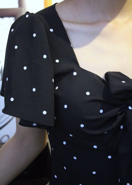 Đầm bi đen hở lưng cùng với Chie Dress | BigBuy360 - bigbuy360.vn