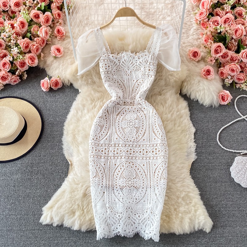 Đầm tay ngắn dáng ôm cổ vuông màu trắng chất ren có size