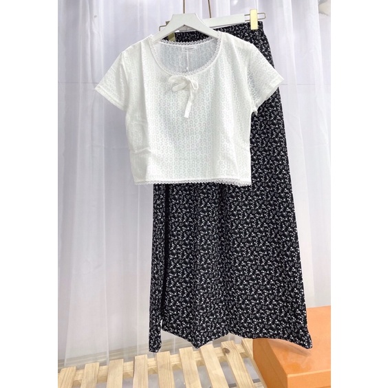 Set áo croptop kèm chân váy dài hoa nhí vintage | BigBuy360 - bigbuy360.vn