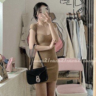 Váy len body cổ vuông
