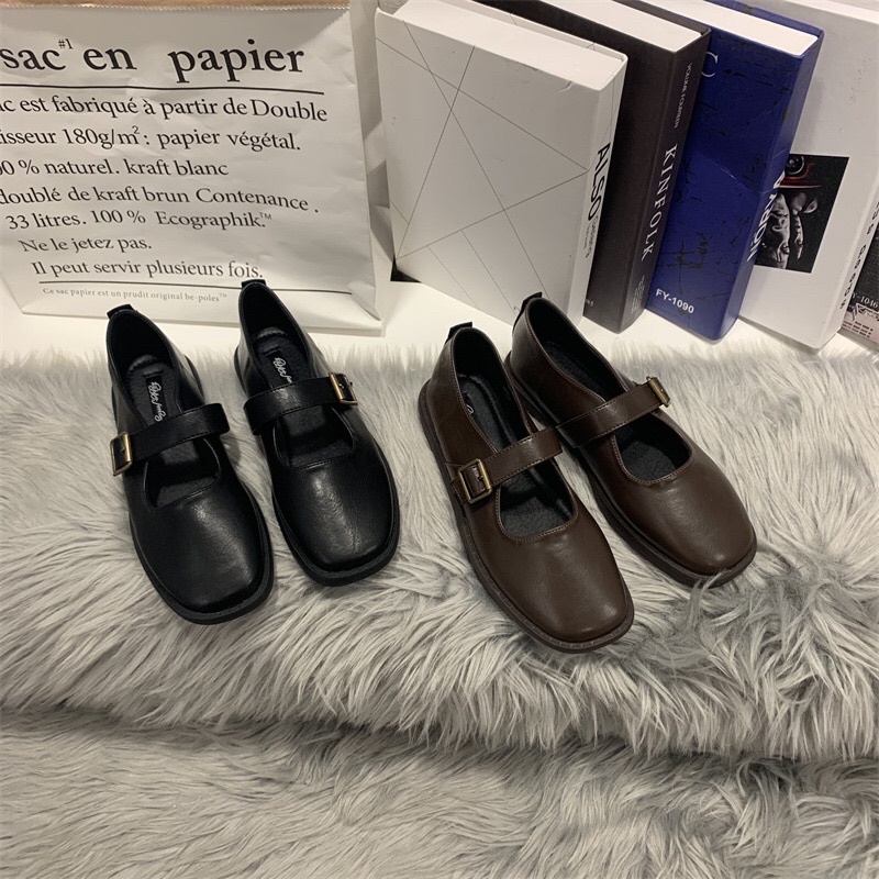 Giày bệt có quai