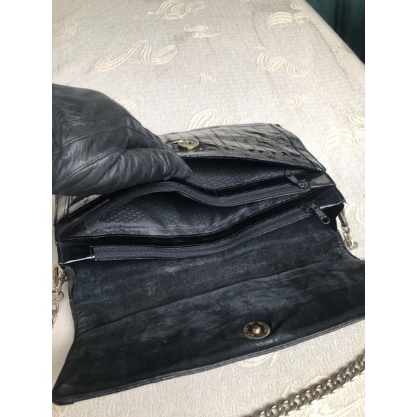 Túi chuẩn si. Túi qua sử dụng. Khách vui lòng xem hình nếu muốn biết thêm thông tin sản phẩm mời khách vô chat. Thanks .