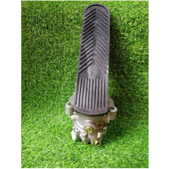 Cóc đạp phanh/ tổng phanh chân Huyndai 15 tấn