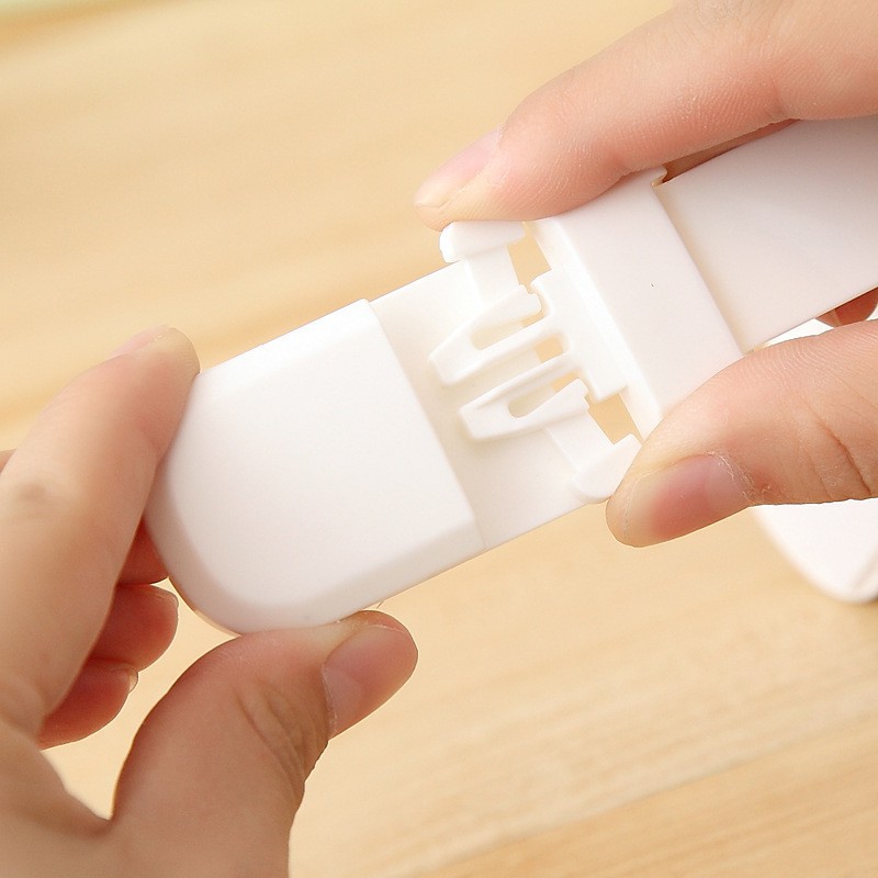 Khóa Tủ An Toàn Cho Trẻ Em