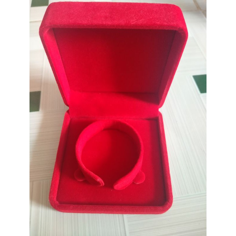 Hộp để vòng tay bằng nhung