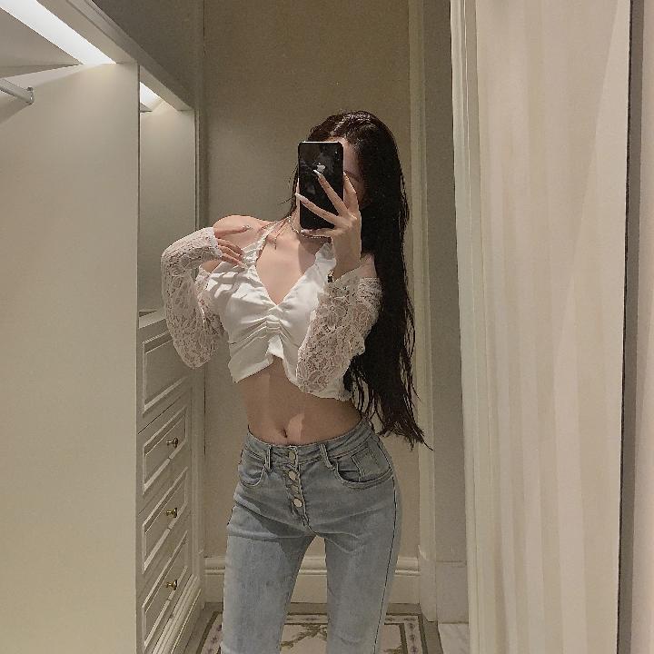 Áo kiểu COZOKC dài tay cổ chữ V phối ren dáng ôm phong cách quyến rũ