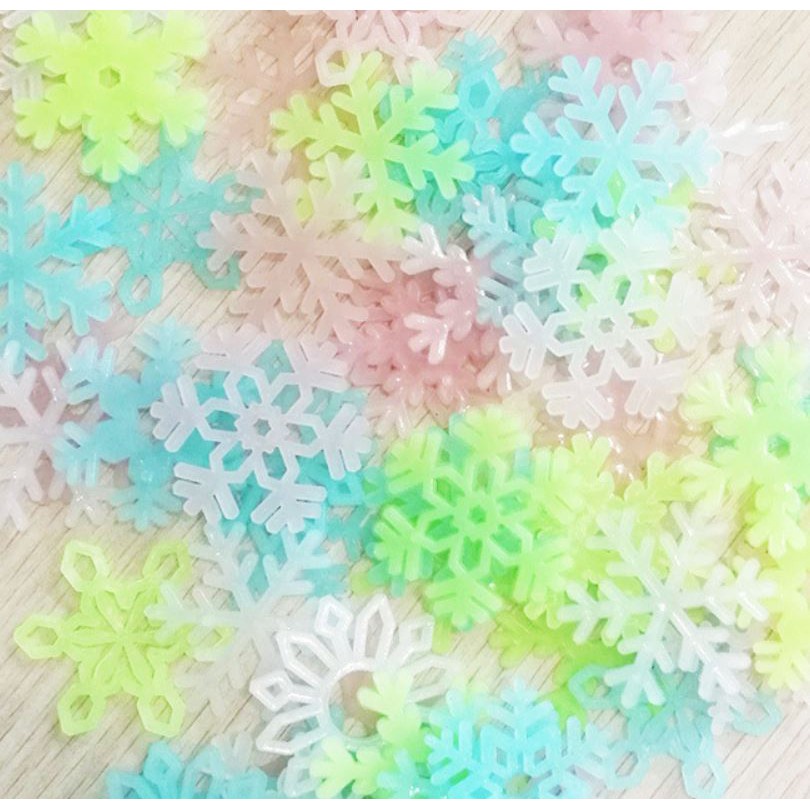 Gói 50 bông tuyết dạ quang - Bông tuyết dính tường phát sáng - chỉ còn Hồng/ Xanh🍀 Clovershop68 🍀 | BigBuy360 - bigbuy360.vn