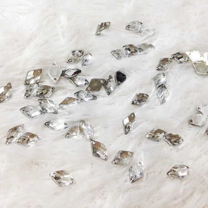 Hạt kết áo đính trang phục hình thoi chóp 7 màu size 1cm