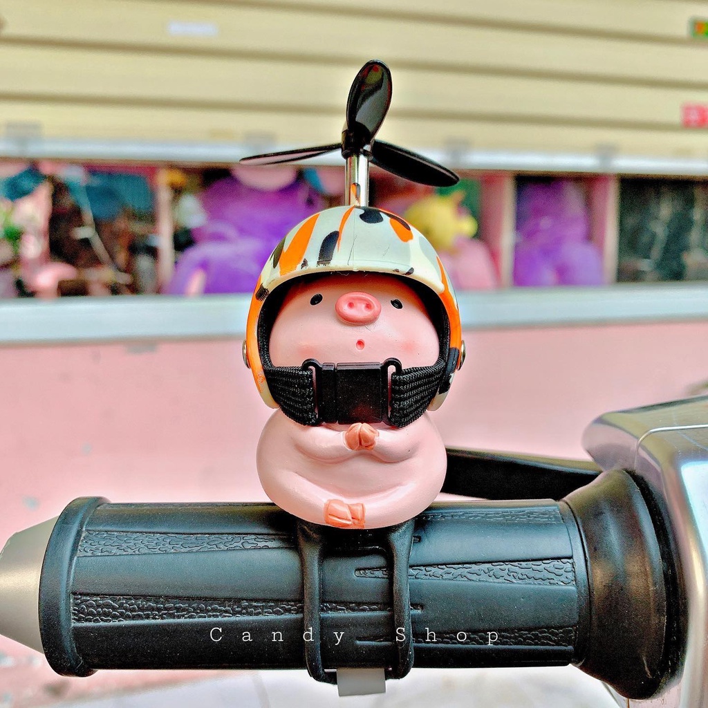Heo đội mũ bảo hiểm chong chóng gắn xe máy, xe đạp điện (Kèm ảnh thật + Video quay thật) Candy Shop