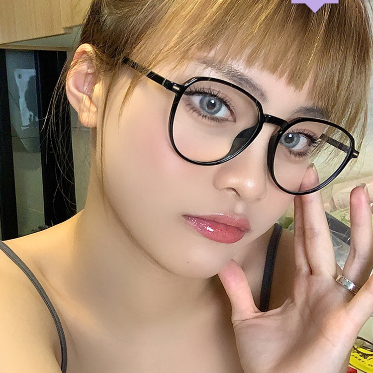 Kính phong cách đơn giản hợp thời trang 2021