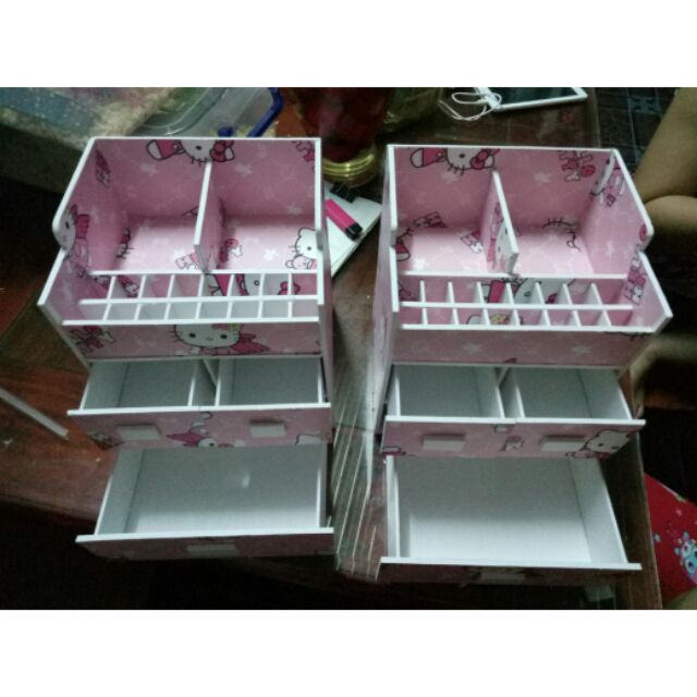 Tủ mỹ phẩm 3 học Hello Kitty