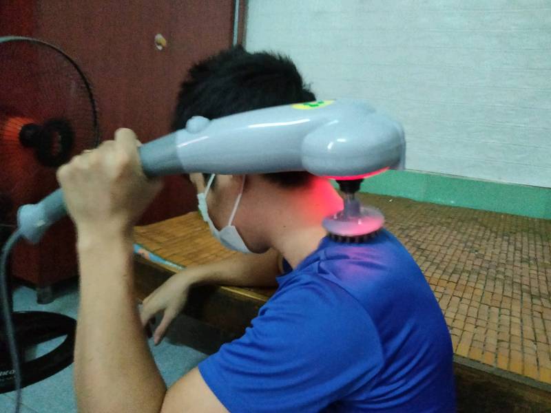 Mã COSDAY409 -10% đơn 150K] Máy massage cầm tay máy mát xa cầm tay 7 đầu hồng ngoại King Massager | Shopee Việt Nam