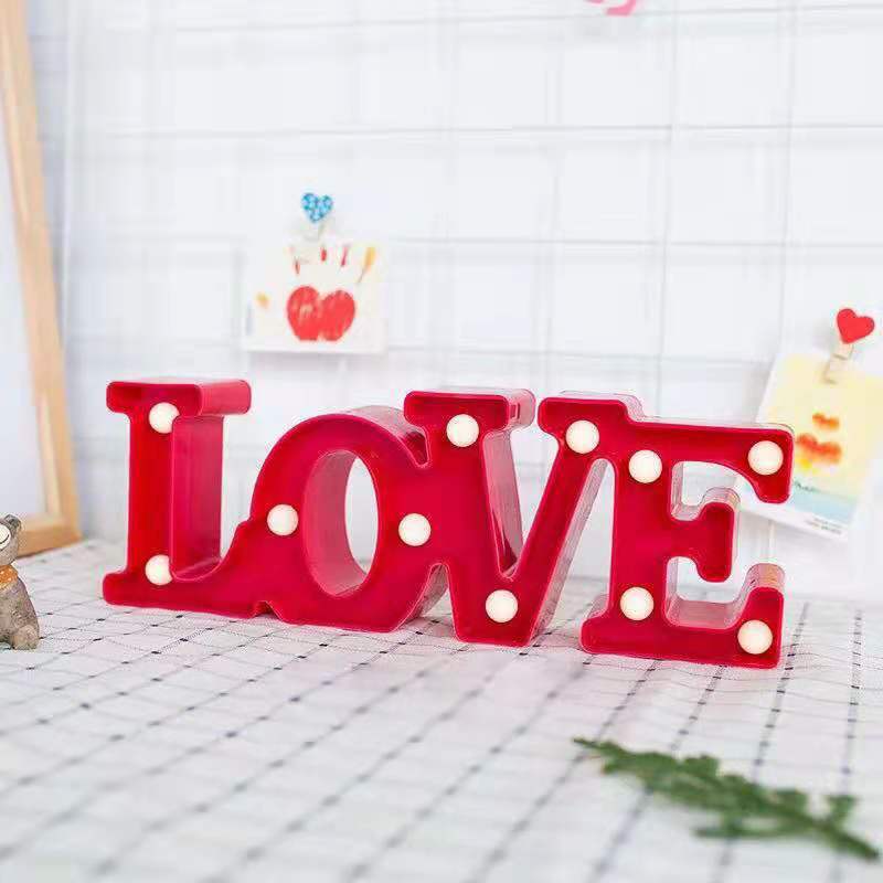 Đèn LED hình chữ love xinh xắn dùng trang trí nhà cửa