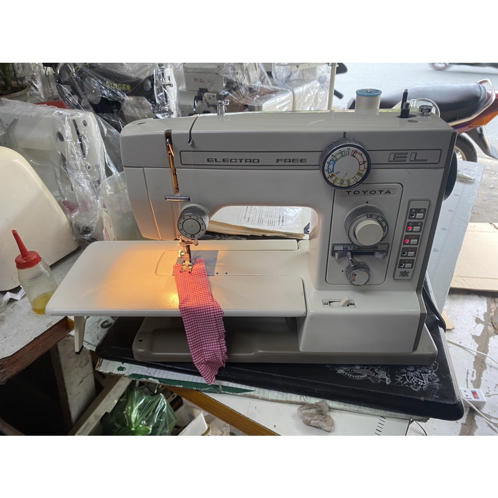 MÁY MAY GIA ĐÌNH ĐA NĂNG BÁN CÔNG NGHIỆP TOYOTA