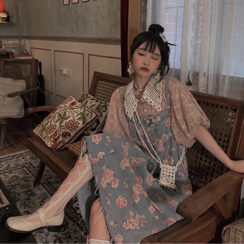 Order | Set áo baby tay bồng Hồng Kông + đầm yếm jeans cổ điển hoạ tiết hoa hồng | BigBuy360 - bigbuy360.vn