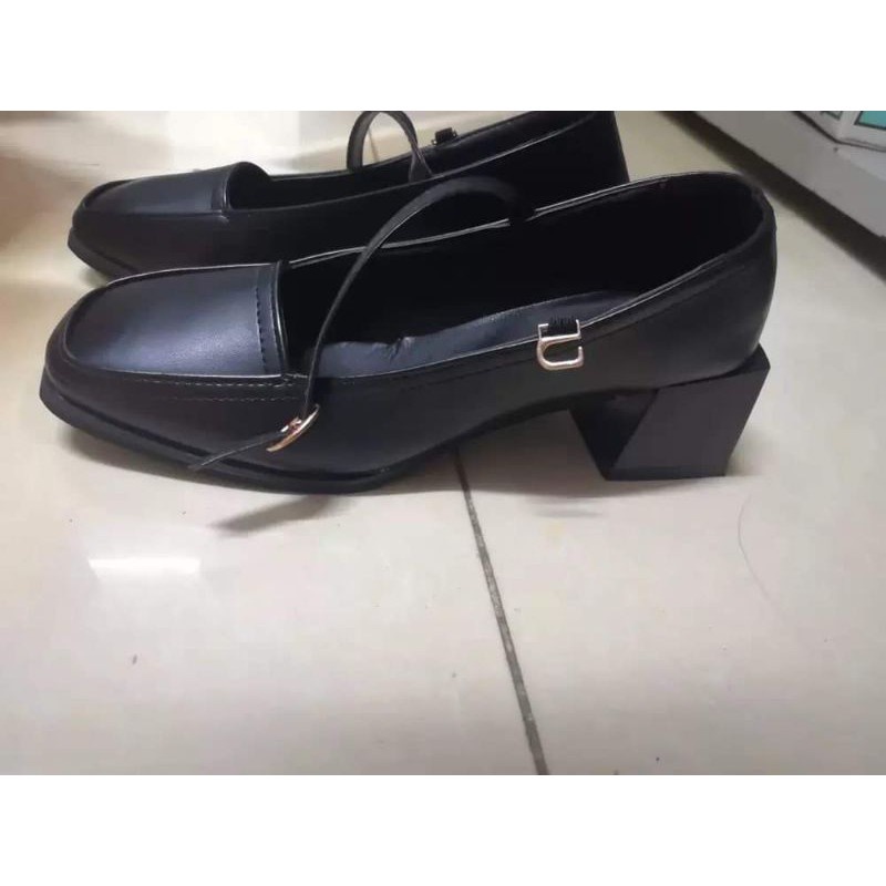 Giày Mary Jane mũi vuông