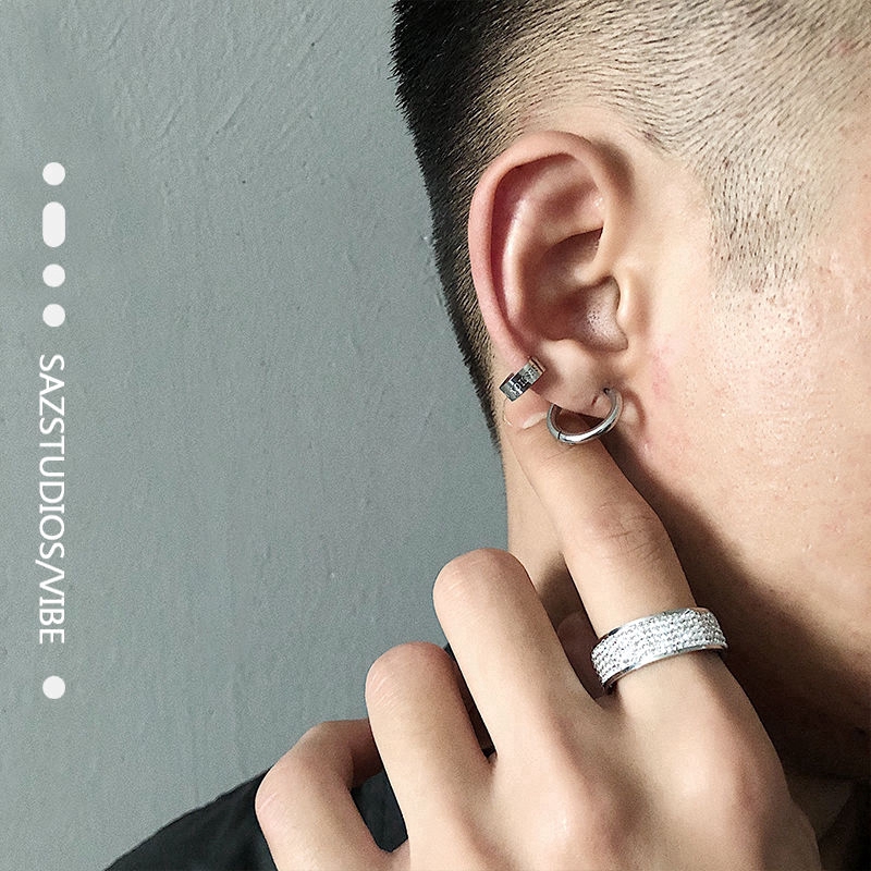 Khuyên Tai Nữ Trang Dáng Tròn Tạo Hình Độc Đáo