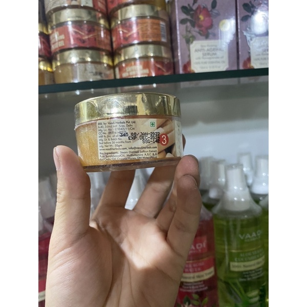 Kem dưỡng trắng da Vaadi Saffron Whitening Massage Gel