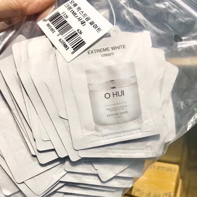 Kem dưỡng trắng da ohui extrem white combo 10 gói