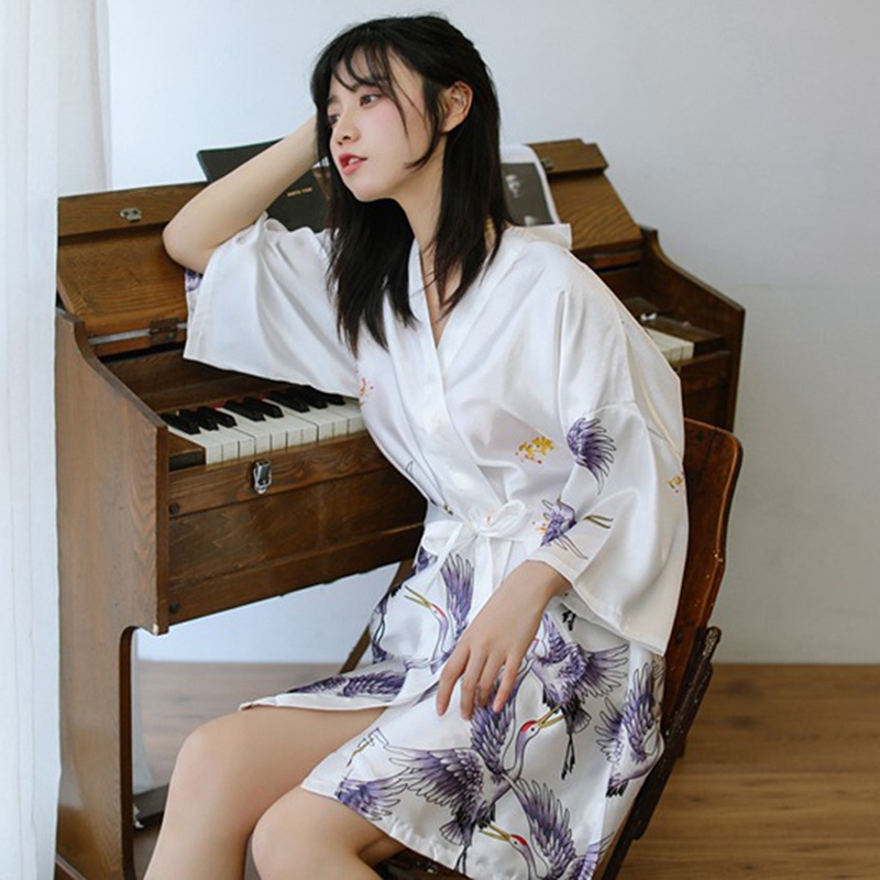 Áo choàng tắm kiểu kimono thiết kế quyến rũ cho phù dâu
 | BigBuy360 - bigbuy360.vn