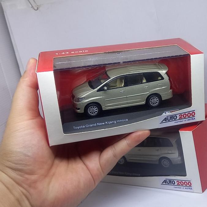 Mô Hình Xe Hơi Toyota Innova Auto2000 Tỉ Lệ 1: 43