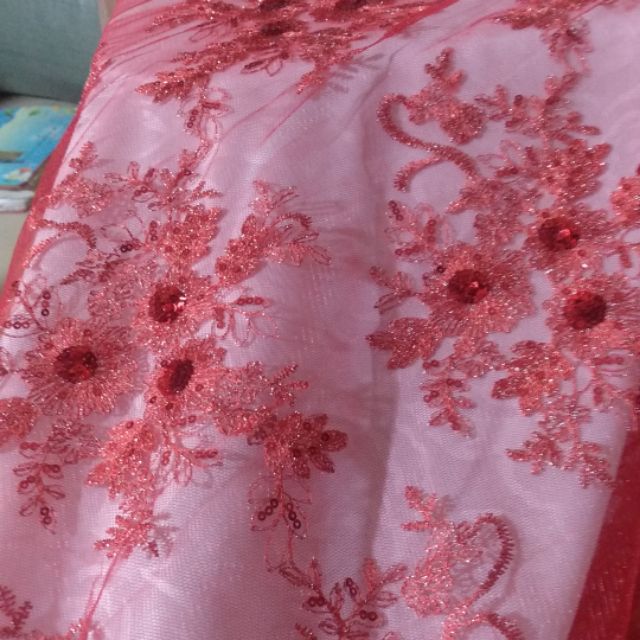 Vải ren cúc đỏ