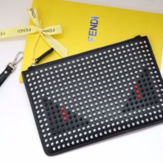 Clutch đính đá cá tính