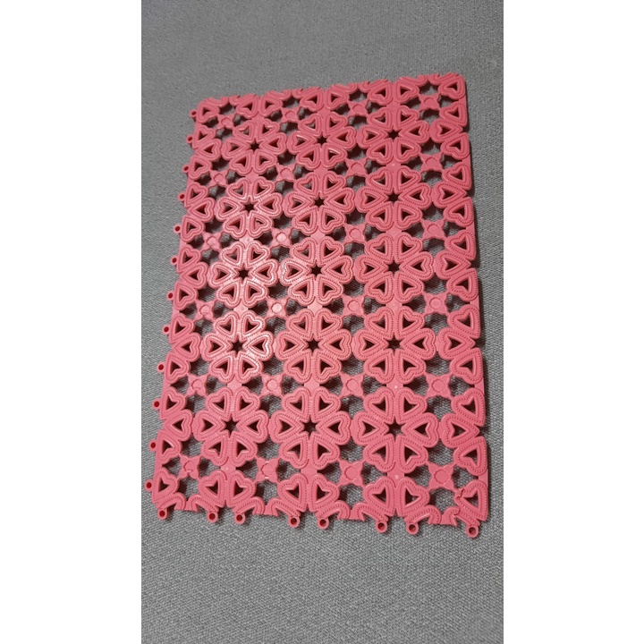 (Sale hàng lỗi) Tấm lót sàn chống lọt chân cho chó mèo bằng nhựa 20x30cm - gãy góc nhẹ (màu ngẫu nhiên)