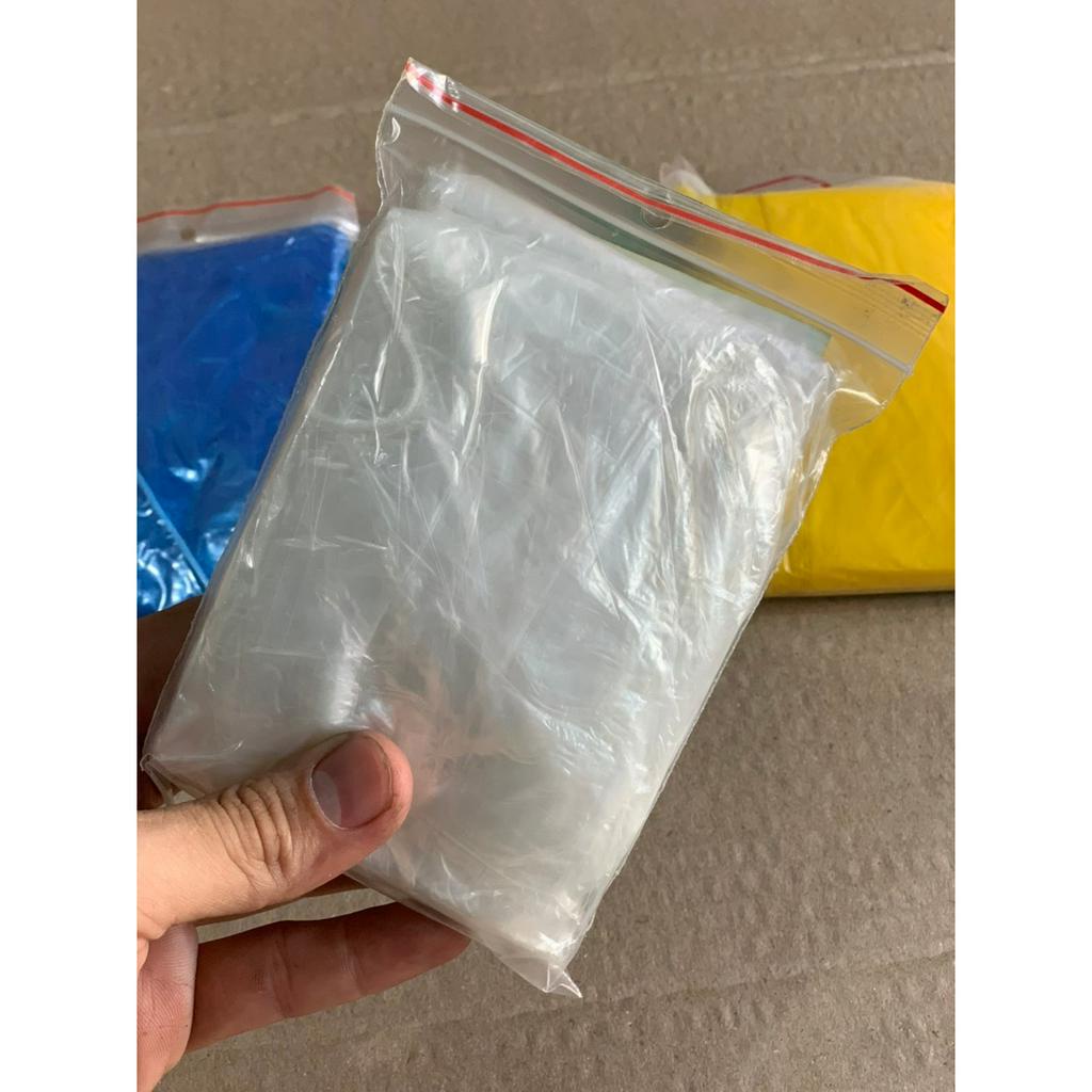 Áo mưa nilong, áo mưa tiện lợi dai dẻo sử dụng 1 lần.