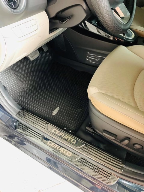 Ốp bậc cửa, nẹp bước chân cacbon xe Kia Cerato 2019- 2021 vân Cacbon cao cấp